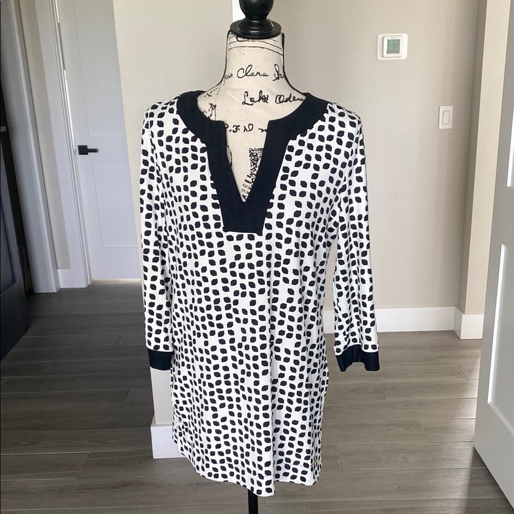 Black and White Patterned Tunic Top